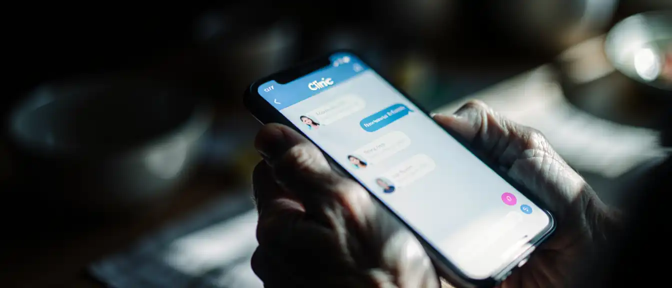 Ловушка в смартфоне: как чат «поликлиники» лишил московскую пенсионерку 30 миллионов рублей