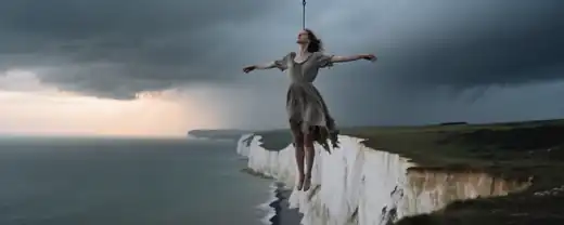 Трагическая гибель девушки во время фотосессии со скалы в Иркутской области