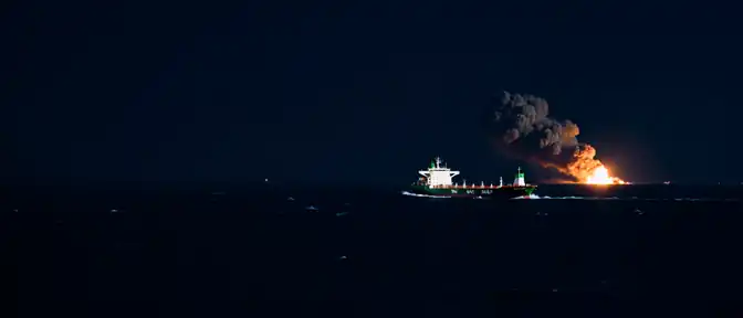 Ракетный удар по нефтяному танкеру: хуситы усиливают морскую блокаду Саудовской Аравии