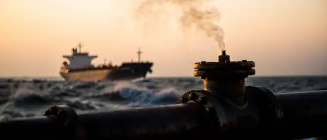 Нефтяной обвал: дипломатия Трампа и новые планы ОПЕК+ обрушили котировки Brent